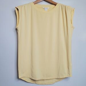 ATHLETA Women's medium Soft Yellow Short Sleeve Getaway Tee Active